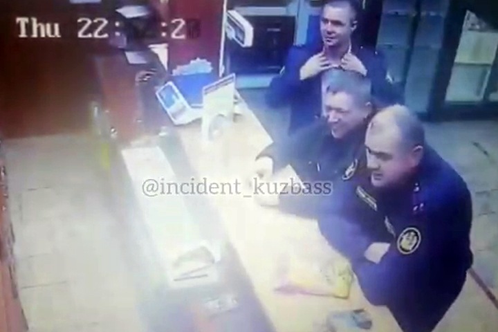 Начальство кузбасской колонии напало на мужчину после празднования нового звания Начальство кузбасской колонии напало на мужчину после празднования нового звания