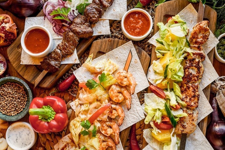 Десятки новосибирских кафе и ресторанов попросили Травникова снять запрет на их работу Десятки новосибирских кафе и ресторанов попросили Травникова снять запрет на их работу