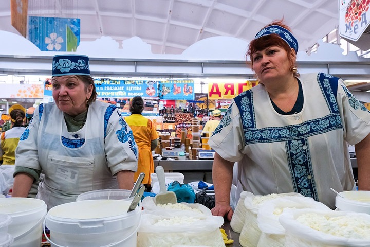 Центральный рынок Новосибирска продолжал работать после закрытия на время пандемии коронавируса