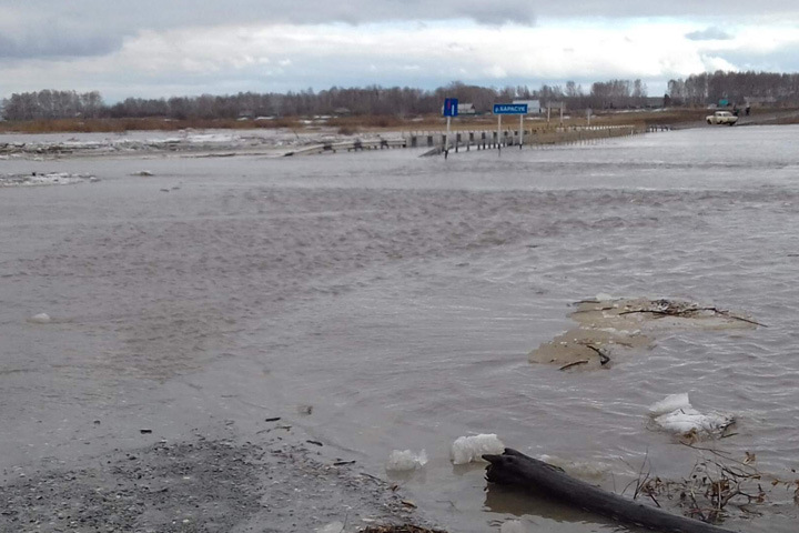 Дороги начало затапливать в Новосибирской области Дороги начало затапливать в Новосибирской области