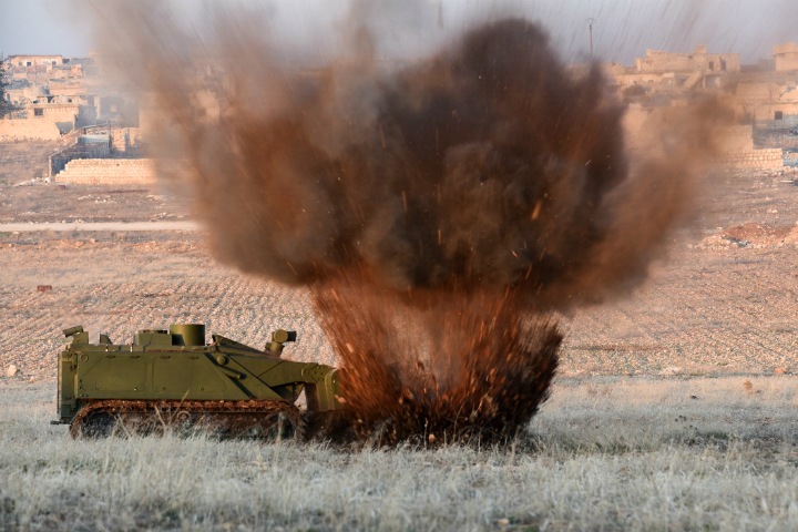 Российские ученые разработали сенсор с наношипами для поиска взрывчатки Российские ученые разработали сенсор с наношипами для поиска взрывчатки