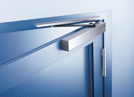 Выбираем дверной доводчик