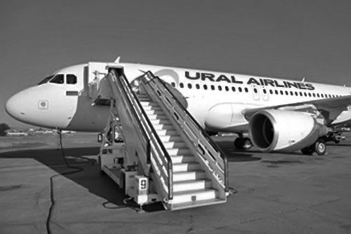 Видео обрушения трапа в аэропорту Барнаула появилось в интернете Видео обрушения трапа в аэропорту Барнаула появилось в интернете