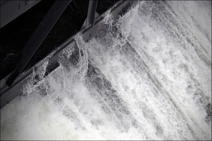 МЧС не рекомендует выходить на лед в Новосибирске из-за увеличения сбросов ГЭС МЧС не рекомендует выходить на лед в Новосибирске из-за увеличения сбросов ГЭС