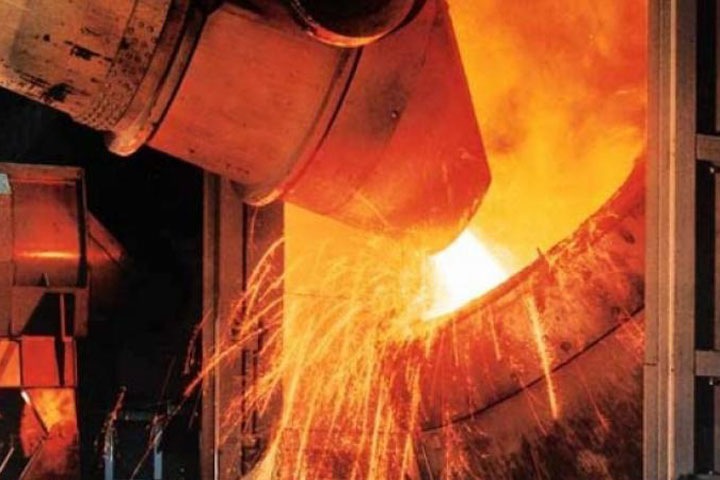 Сотрудник «Евраза» получил штраф за пролитый на коллег чугун на новокузнецком комбинате Сотрудник «Евраза» получил штраф за пролитый на коллег чугун на новокузнецком комбинате