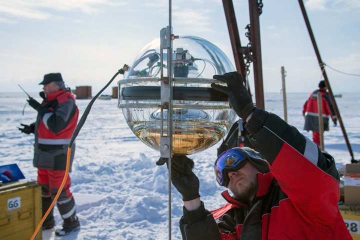 Ученые развернули на Байкале третий кластер нейтринного телескопа