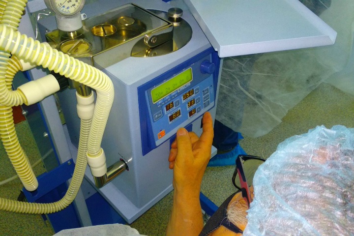 Торговая сеть «Пятёрочка» и бренд Halls купили для новосибирской больницы аппараты ИВЛ