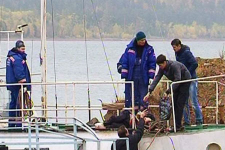 Причиной отравления людей на катере в Братске стал угарный газ — СК РФ Причиной отравления людей на катере в Братске стал угарный газ — СК РФ