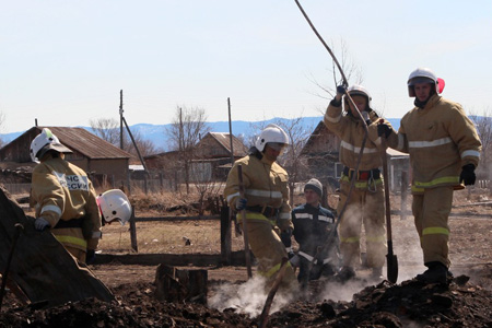 «Первый канал» подтвердил, что его сотрудник поджигал траву в Хакасии 