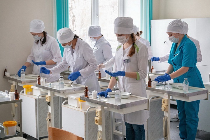 «Большинство из нас не умеют ставить инъекции»: студенты алтайского медколледжа пожаловались на некачественное образование