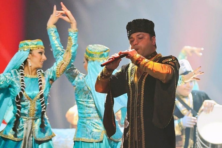 Черный чай и гранат: азербайджанцы в Сибири сохраняют традиции Черный чай и гранат: азербайджанцы в Сибири сохраняют традиции