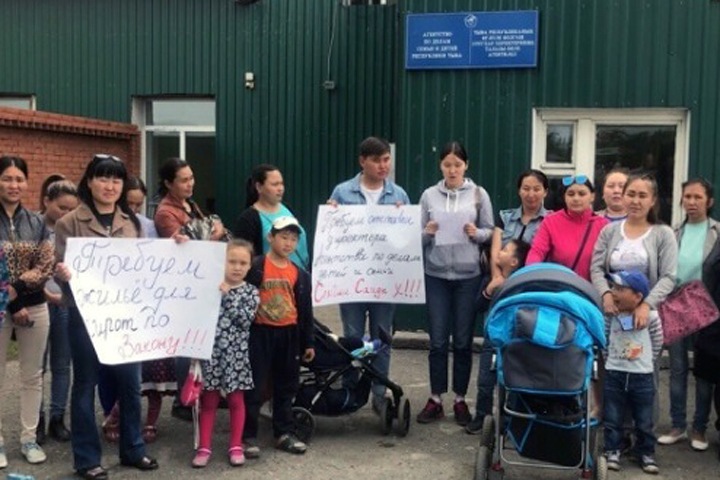 Сирота в Туве будет ждать квартиру 53 года