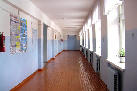 Ученица и директор пострадали при стрельбе в школе города Обь Ученица и директор пострадали при стрельбе в школе города Обь