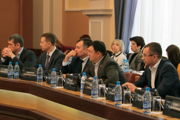 Депутаты по команде. Почему в Новосибирске не думают о деньгах для народа Депутаты по команде. Почему в Новосибирске не думают о деньгах для народа