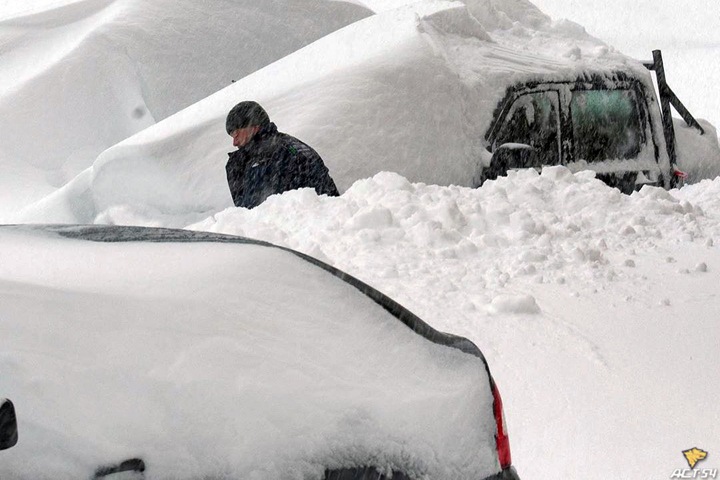 Лавина сошла на дорогу в Кузбассе