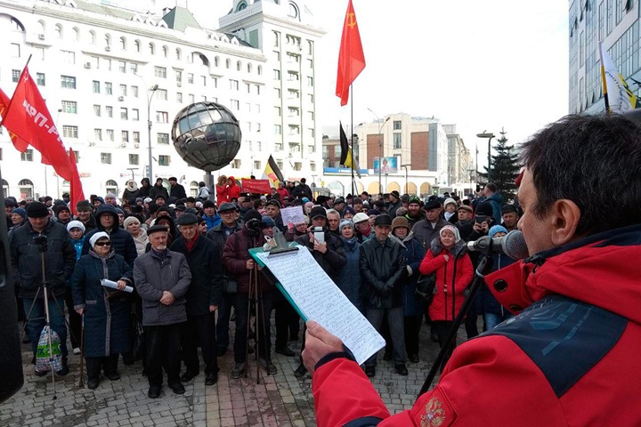Новосибирцы вышли на митинг против «законов Клишаса» и повышения пенсионного возраста Новосибирцы вышли на митинг против «законов Клишаса» и повышения пенсионного возраста