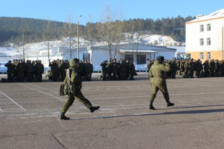 Военный вымогал деньги у сослуживца с долгами в Бурятии