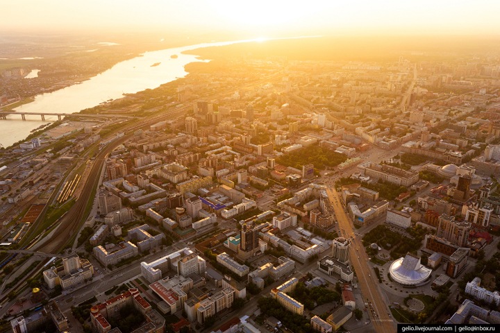 Неуловимая вонь Новосибирска: областные депутаты лично обнюхают город