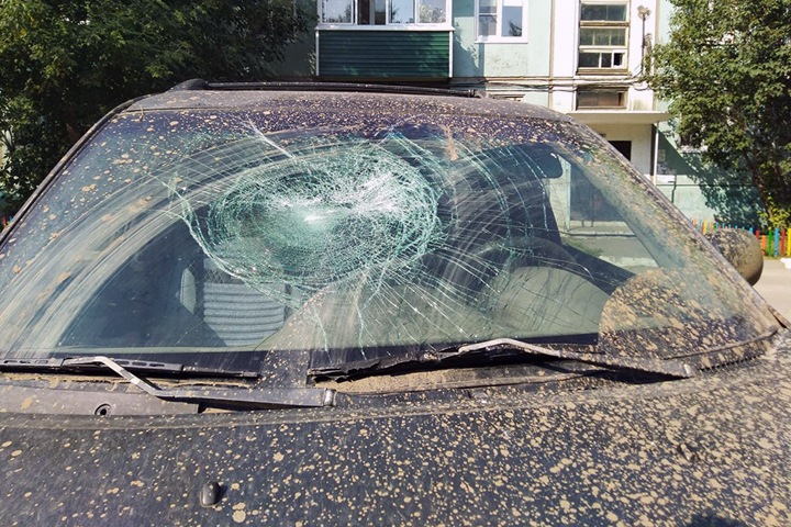 Машину иркутского правозащитника разбили после передачи дела о пытках в суд Машину иркутского правозащитника разбили после передачи дела о пытках в суд