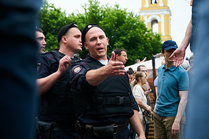 Почти 500 бутылок алкоголя украли у красноярской полиции Почти 500 бутылок алкоголя украли у красноярской полиции