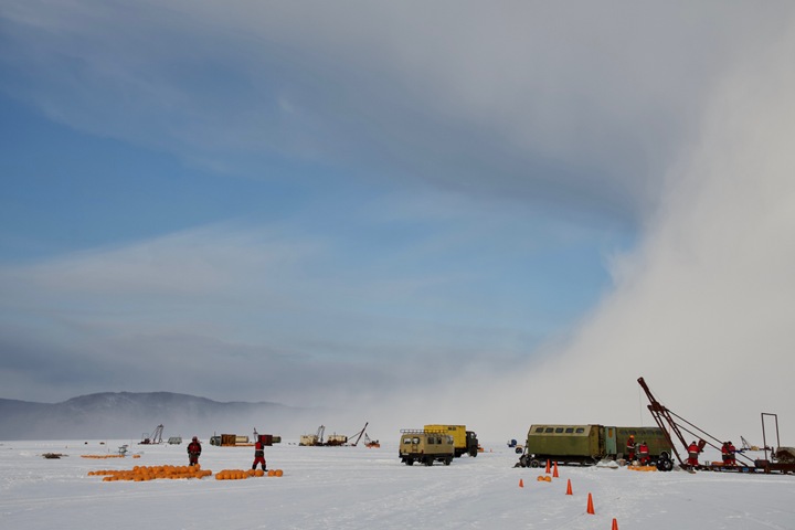 Телескоп на Байкале проверит данные об образовании частиц нейтрино около черных дыр Телескоп на Байкале проверит данные об образовании частиц нейтрино около черных дыр
