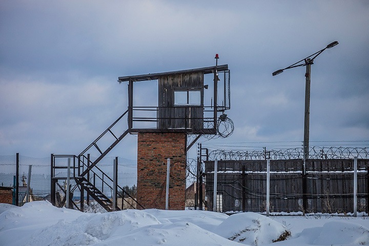 Трое осужденных отравились стеклоочистителем с метанолом в колонии под Новосибирском Трое осужденных отравились стеклоочистителем с метанолом в колонии под Новосибирском