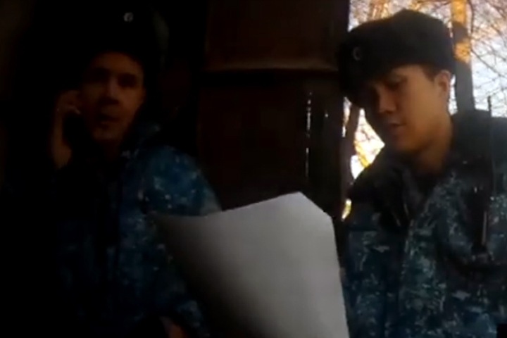 Сотрудники кузбасской колонии приказали заключенным обыскать повешенного осужденного до приезда полиции