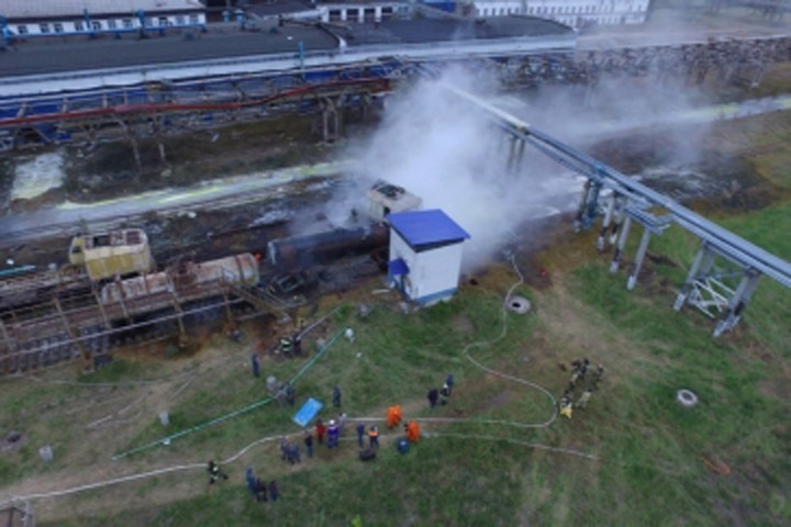 Утечка неустановленного химического вещества ликвидирована на заводе в Иркутской области