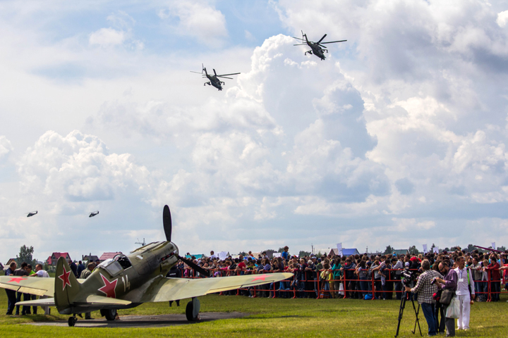 Новосибирцы увидели на авиашоу в Мочище мощь Су-34 и восстановленный МИГ-3, отстоявший Москву
