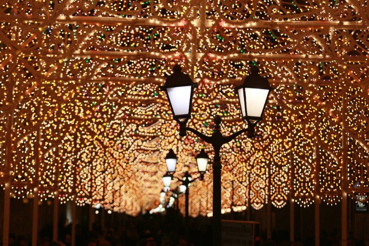 Числа недели: грязный воздух, взятка бензином и миллионы на гирлянды