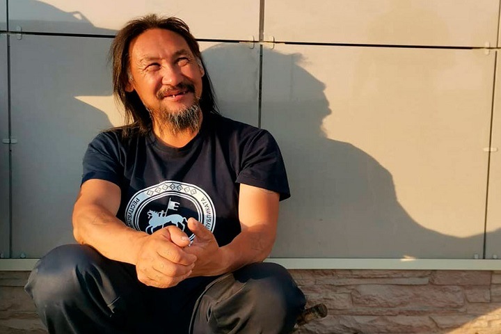 Новосибирский суд смягчил режим принудительного лечения шаману Габышеву