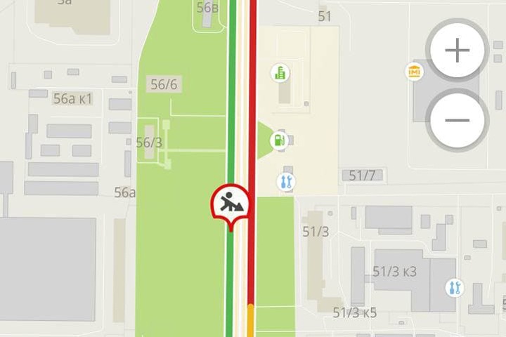 Сошедший с рельсов трамвай организовал пробку в Новосибирске