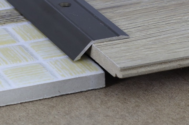 Напольные алюминиевые пороги – особенности Напольные алюминиевые пороги – особенности