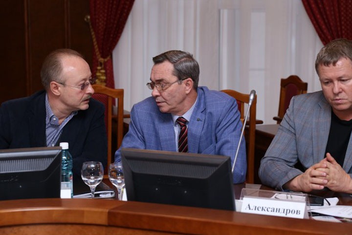 Депутаты заксобрания рассмотрели вопрос о "Чистой воде" Депутаты заксобрания рассмотрели вопрос о "Чистой воде"