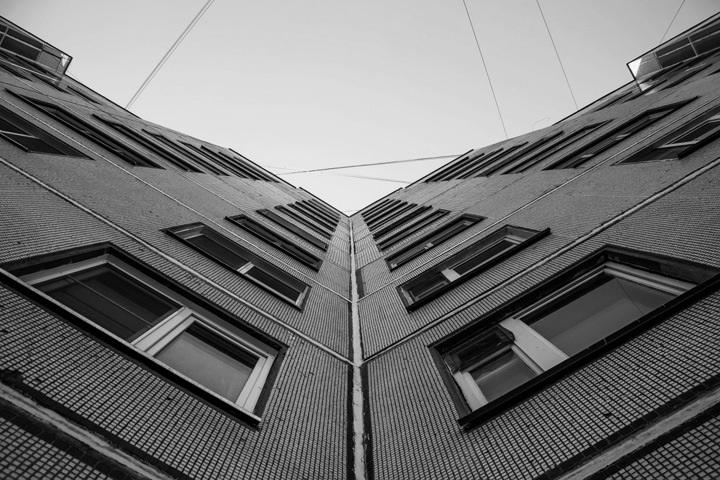 Красноярец выбросил новорожденную дочь в окно Красноярец выбросил новорожденную дочь в окно