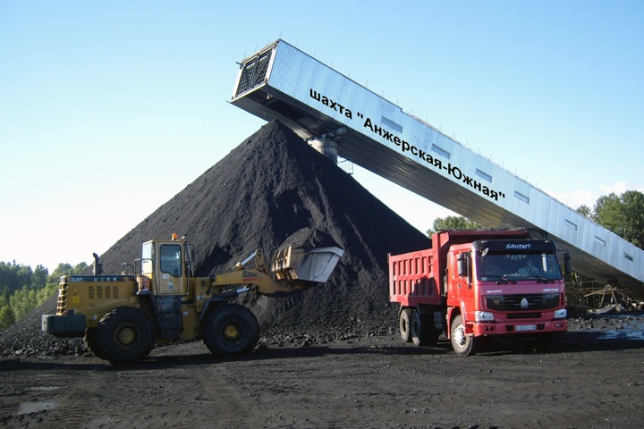 Рабочего насмерть придавило в кузбасской шахте