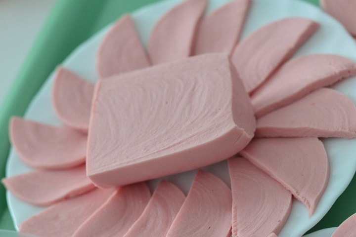 «Докторская» колбаса подорожала почти на 100 рублей, а рыба подешевела: мониторинг цен в Новосибирске