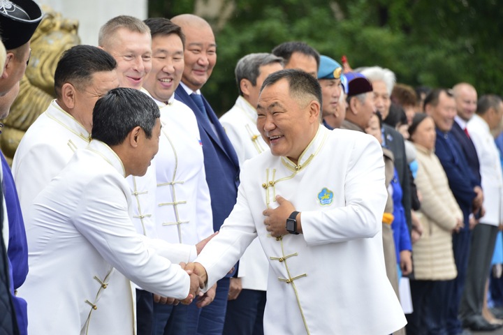 Глава Тувы похвалился отправкой студентов в Китай Глава Тувы похвалился отправкой студентов в Китай