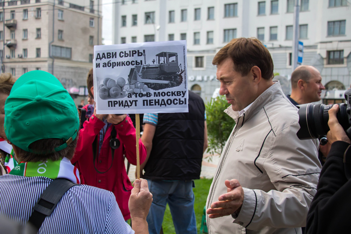 Новосибирцы выступили против уничтожения санкционных продуктов: «Власть, ты зажралась»