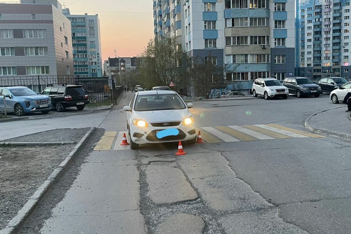 Женщину с мальчиком сбили в Новосибирске на пешеходном переходе Женщину с мальчиком сбили в Новосибирске на пешеходном переходе