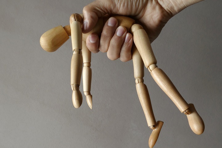 Выгоняла раздетой на мороз и била: опекун осуждена на Алтае за издевательства над детьми Выгоняла раздетой на мороз и била: опекун осуждена на Алтае за издевательства над детьми