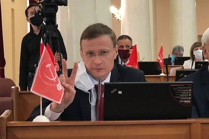 Парламент Бурятии не смог уволить депутатов от КПРФ за участие в протестных акциях Парламент Бурятии не смог уволить депутатов от КПРФ за участие в протестных акциях