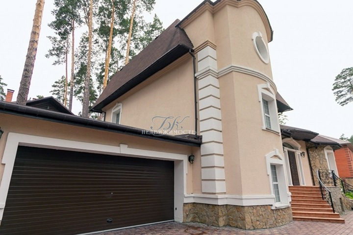 Элитный коттедж тезки вице-губернатора продают в Новосибирске Элитный коттедж тезки вице-губернатора продают в Новосибирске