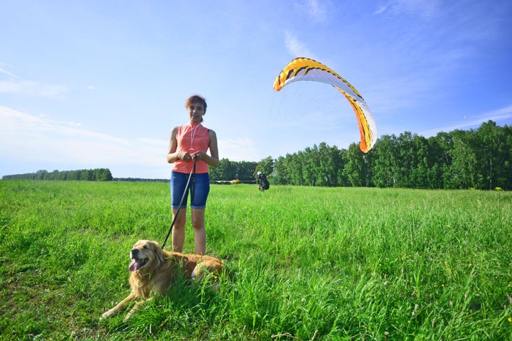 Незрячая женщина поднялась на параплане в небо над Новосибирском Незрячая женщина поднялась на параплане в небо над Новосибирском