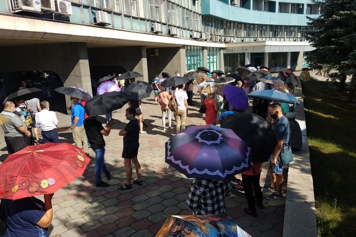 «Питер — вор!»: перевозчики Новокузнецка вышли на акцию протеста против транспортной реформы «Питер — вор!»: перевозчики Новокузнецка вышли на акцию протеста против транспортной реформы