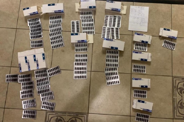 Новосибирских аптекарей задержали за торговлю глазными каплями