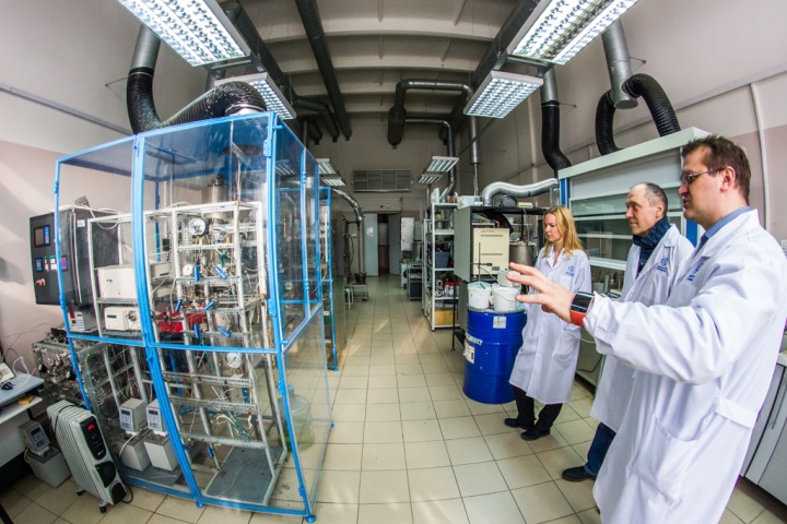 Экскурсия по Институту катализа СО РАН: Аэрогель, биотопливо и сверхпрочные нити Экскурсия по Институту катализа СО РАН: Аэрогель, биотопливо и сверхпрочные нити