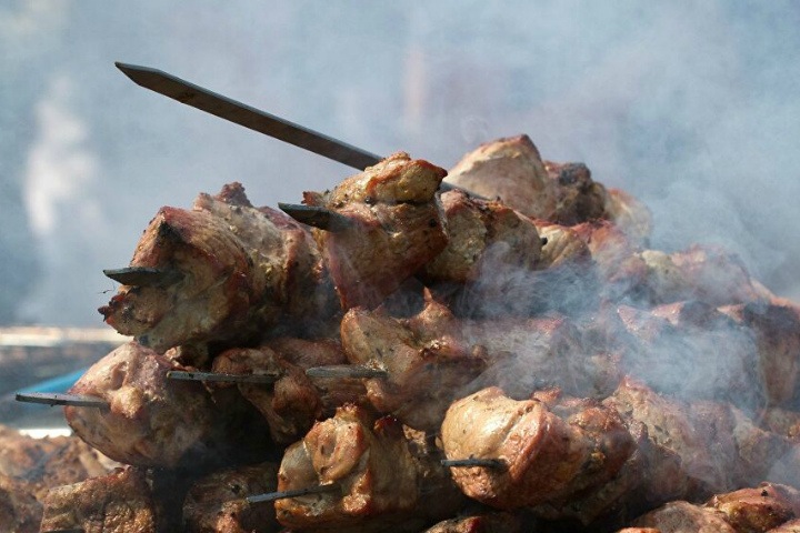 Красноярец заколол жену шампуром Красноярец заколол жену шампуром