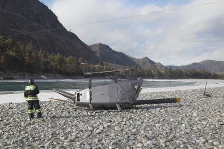 Вертолет совершил жесткую посадку в Горном Алтае, пострадали двое Вертолет совершил жесткую посадку в Горном Алтае, пострадали двое