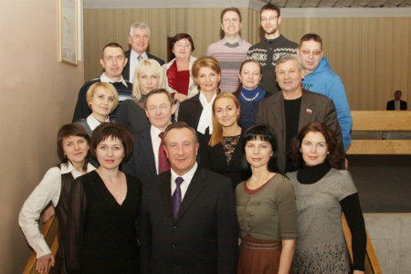 Новосибирское заксобрание ищет «психологически устойчивого» главреда для радио «Слово» Новосибирское заксобрание ищет «психологически устойчивого» главреда для радио «Слово»